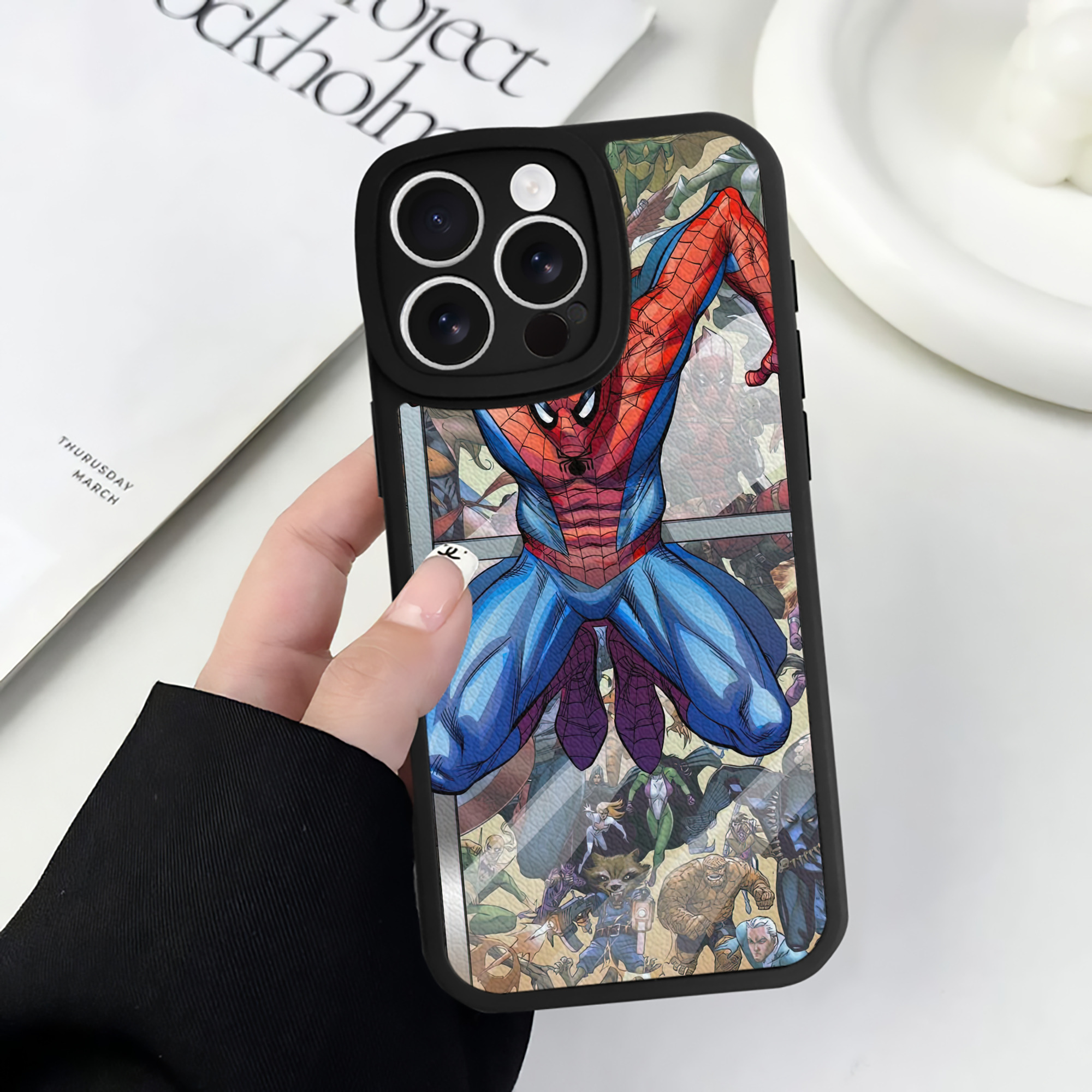（画像用） Spider Man スパイダーマン 【iPhone 16シリーズ対応】シリコンスマホケース（レザー調） 材質：シリコン